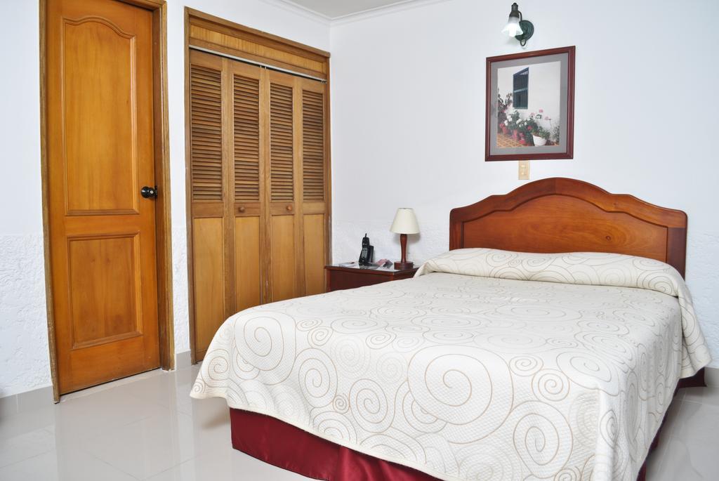 Hotel Laureles 70 Medellin Exterior photo