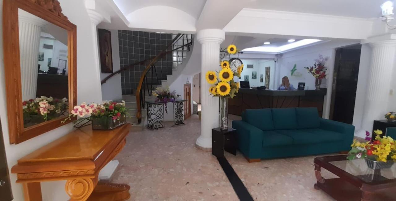 Hotel Laureles 70 Medellin Exterior photo