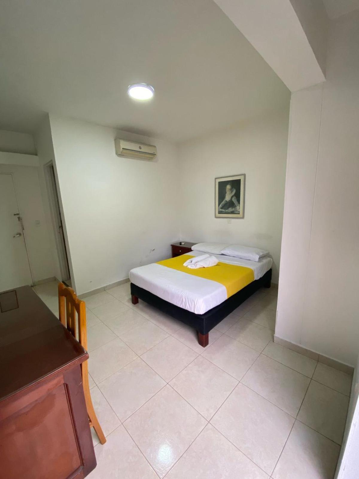 Hotel Laureles 70 Medellin Exterior photo