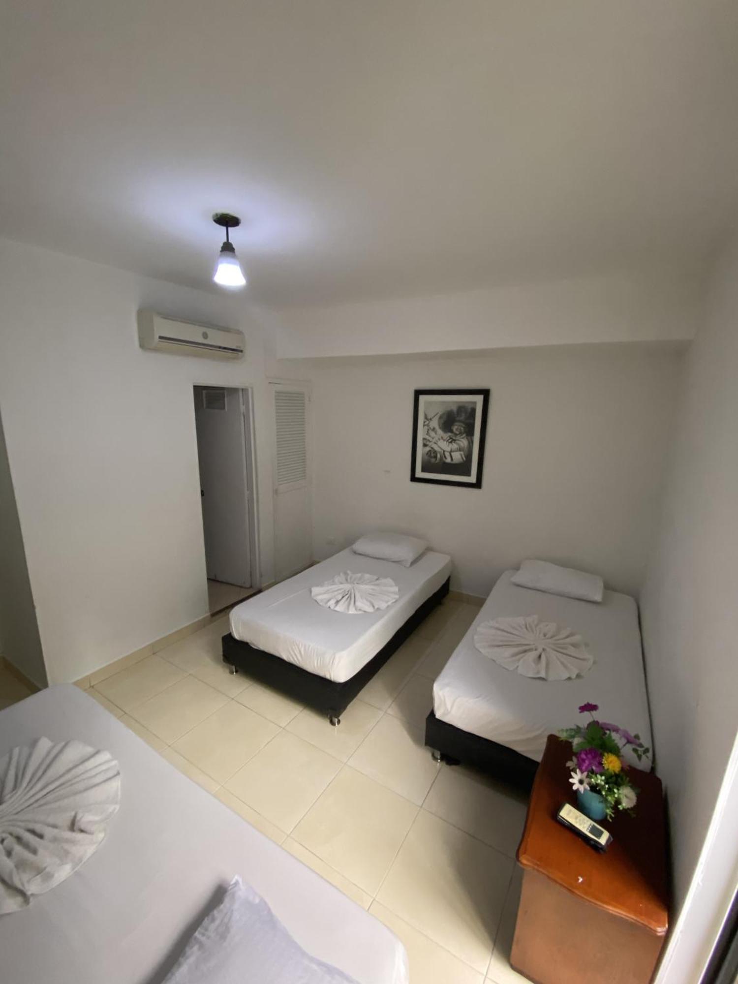 Hotel Laureles 70 Medellin Exterior photo
