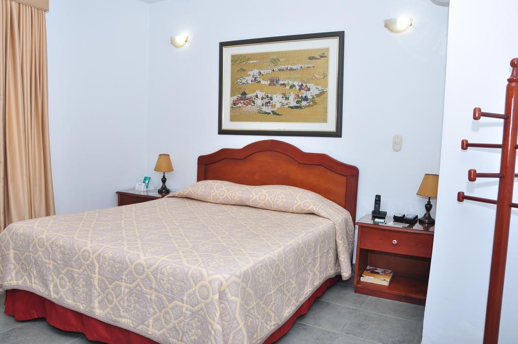 Hotel Laureles 70 Medellin Exterior photo